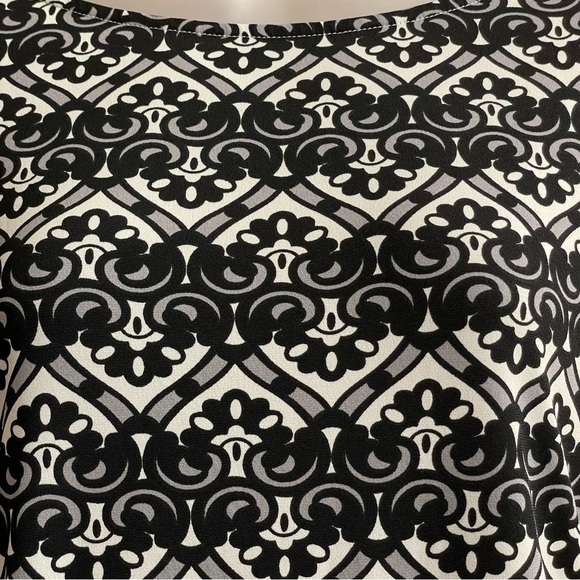 Geoffrey Beene Sport Women's Gray White Black Paisley Short Sleeve Blouse Size M - Picture 4 of 10